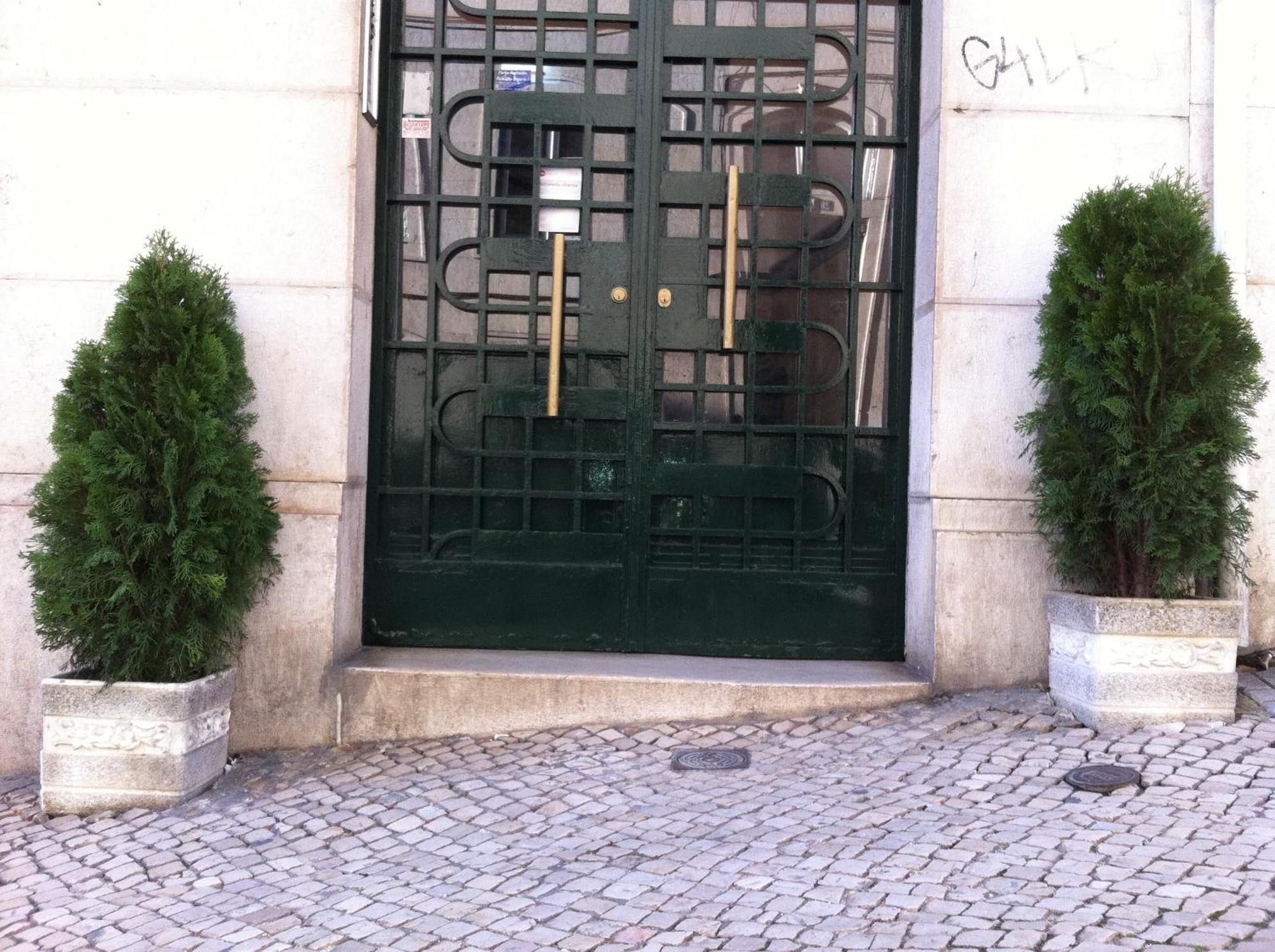 Residencial Valentina Hotel Lisbon Exterior photo Entrance to the Embassy of the Republic of Korea in Lisbon