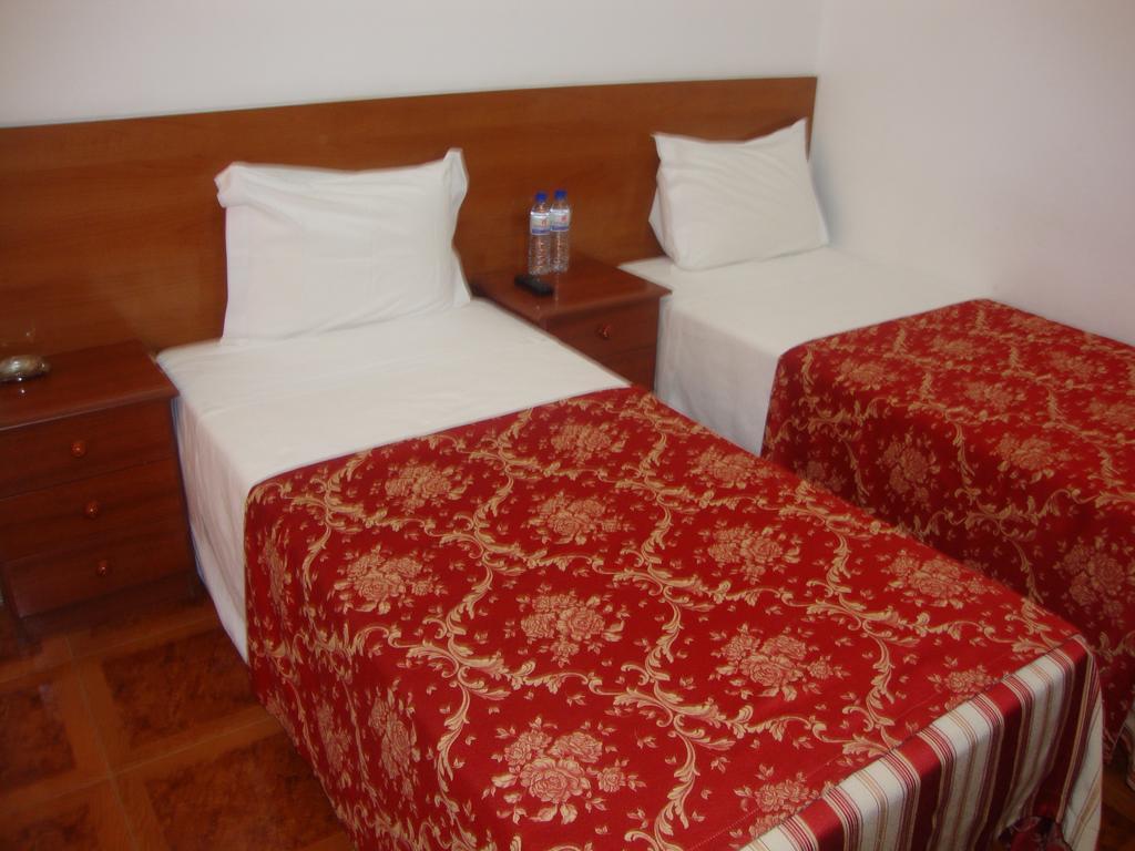 Residencial Valentina Hotel Lisbon Exterior photo